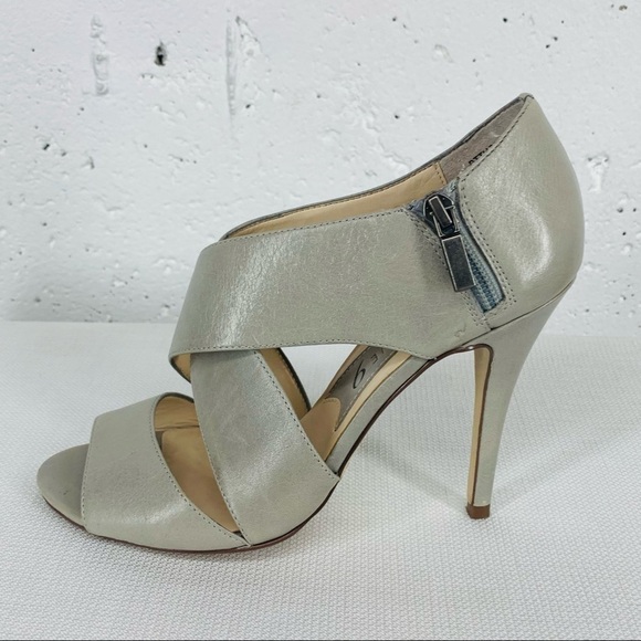 Boutique 9 size 7.5 Thomsina Gray Leather 4.5 inch Heels - Picture 9 of 16
